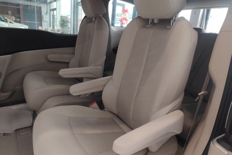 Used Buick GL8 2023 Land Executive Class Comfort Model
