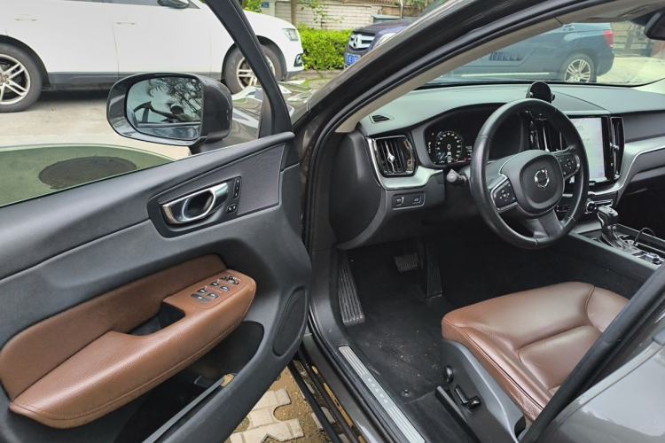 Used Volvo XC60 2019 T5 4x4 Smart Edition China V Standard
