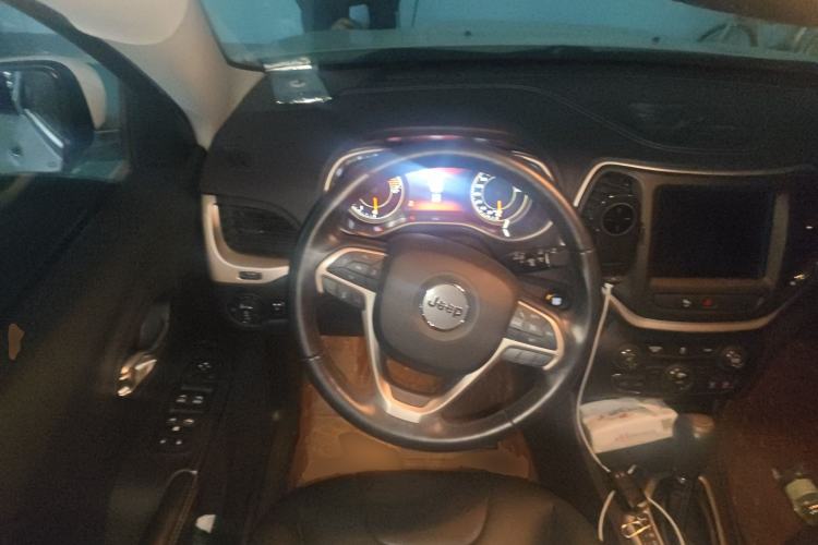 Used Jeep Cherokee 2016 2.0L Superior Edition Steering Wheel