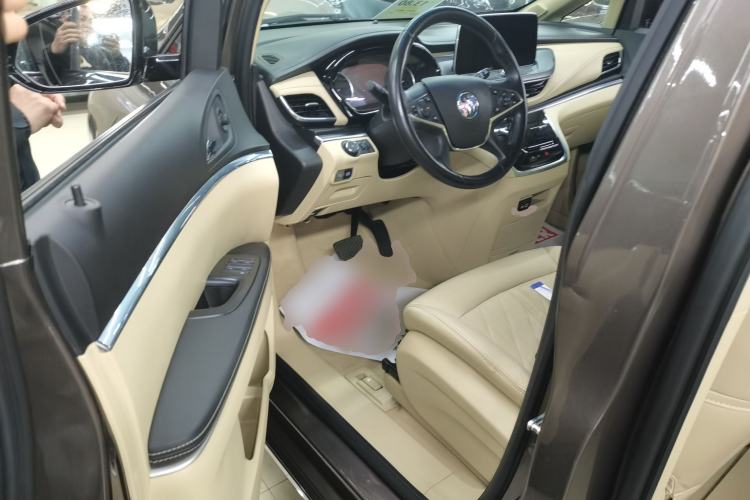 Used Buick GL8 2023 Facelifted Land Cruiser Executive Luxury Version
