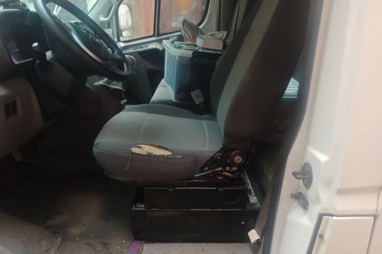 Used JAC Sunray 2017 2.0T Short-Wheelbase Mid-Roof StarTourer Light Commercial Van