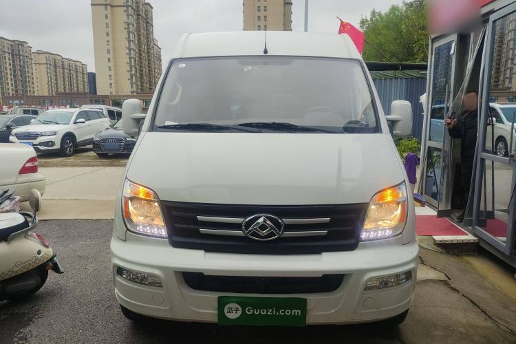 Used SAIC MAXUS Xintu V80 2023 2.0T AMT Classic Aoyuntong Power Version Long Wheelbase Mid-Roof Design 6/7/8/9-Seater