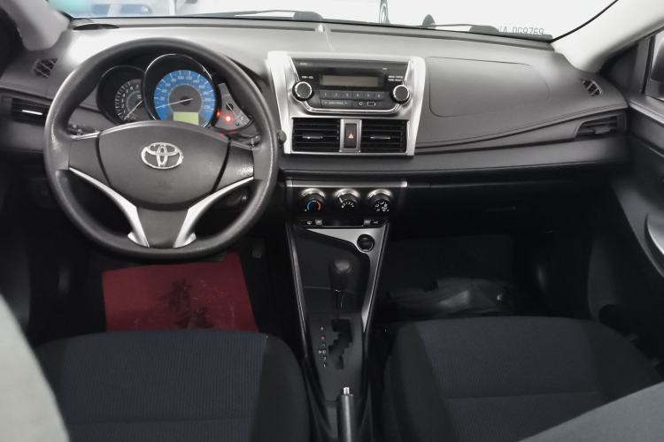 Used Toyota YARiS L Zhi Xuan 2015 1.5E Automatic Charm Edition Center Console