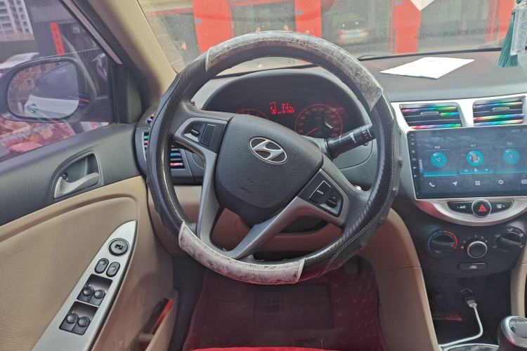 Used Hyundai Verna (older generation) 2014 1.4L Manual Smart GLS Trim Steering Wheel