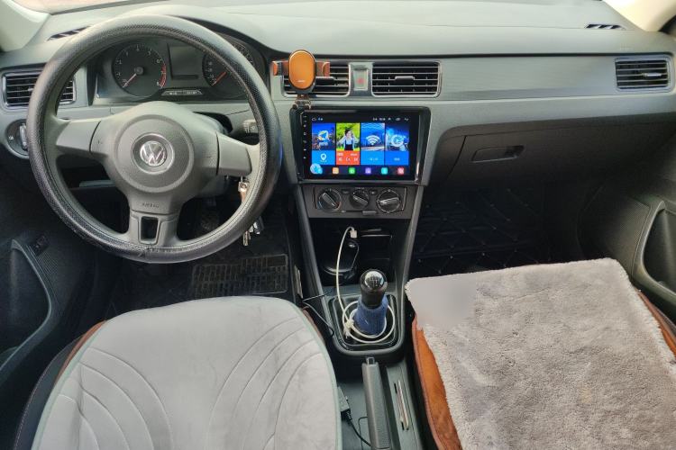 Used Volkswagen Santana 2015 1.6L Manual Fashion Edition Center Console