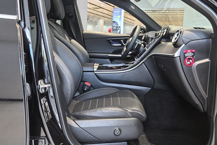 Used Mercedes-Benz GLC 2023 Facelift GLC 260 L 4MATIC Luxury Version 5 Seats