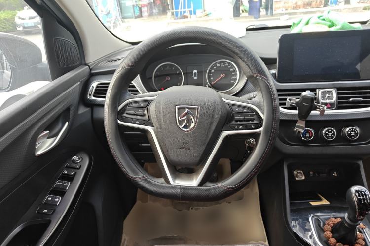 Used Baojun 730 2019 1.5L Manual Fashion Model 7-seater National V

