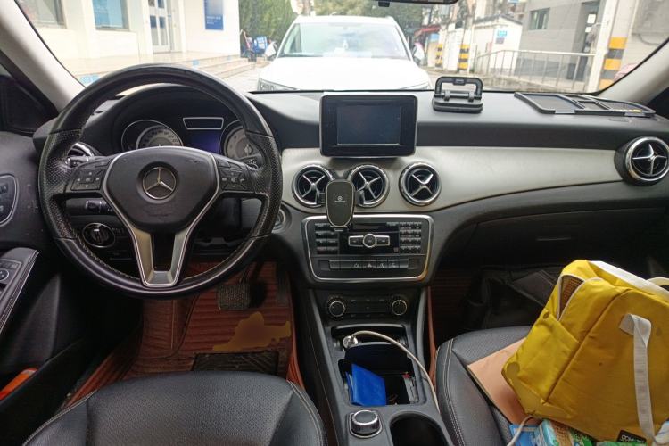Used Mercedes-Benz GLA 2015 GLA 200 Sport Edition Center Console