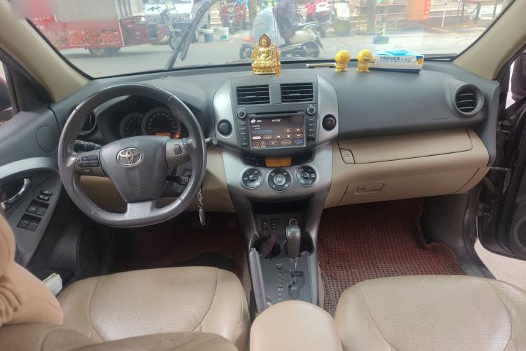 Used Toyota RAV4 2011 2.0L Automatic Luxury Edition Center Console