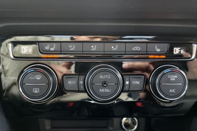 Used Volkswagen Tiguan L 2019 Revised 330TSI Automatic Two-Wheel Drive Smart & Luxury Edition China VI Standard