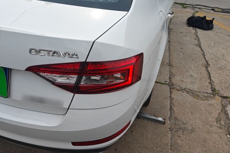 Used Skoda Octavia 2018 TSI230 DSG Luxury Enjoyment Edition Right Rear Taillight