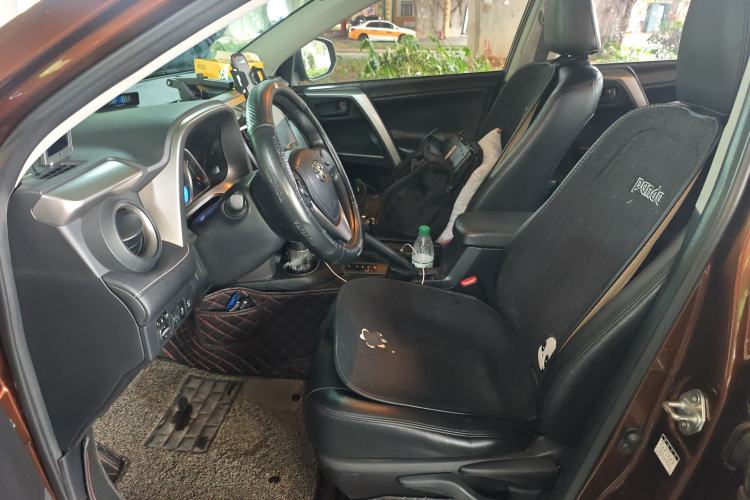 Used Toyota RAV4 2016 2.0L CVT Two-Wheel Drive Fashion Edition China V Standard
