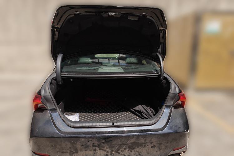 Used Toyota Avalon 2019 2.0L XLE Premium Edition China VI Trunk