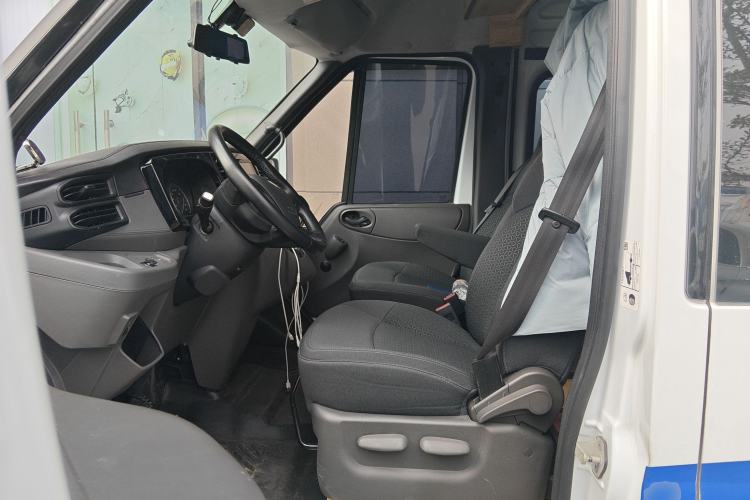 Used Ford Transit Custom 2021 2.2T Automatic Logistics Vehicle Pro Long Wheelbase 7 Seats Mid-Roof China VI Standard
