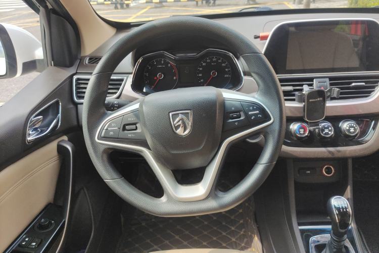 Used Baojun 310W 2017 1.5L Manual Fashion Model China V