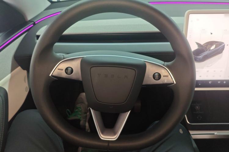 Used Tesla Model Y 2025 Rear-Wheel-Drive Version