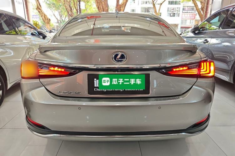 Used Lexus ES 2020 300h Premier Edition
