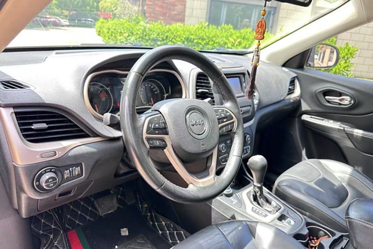 Used Jeep Cherokee 2016 2.4L Professional Edition