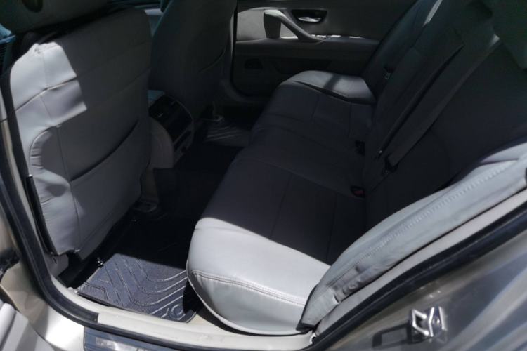 Used BMW 5 Series 2011 523Li Leading Model
