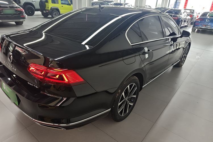 Used Volkswagen Magotan 2020 330TSI DSG Leading Model Rear Right 45 Deg