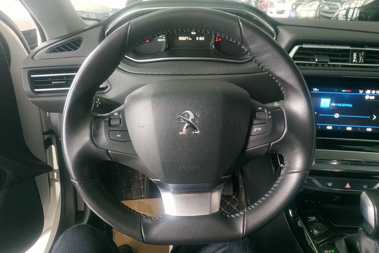 Used Peugeot 308 2018 1.6L Automatic Luxury Edition Steering Wheel