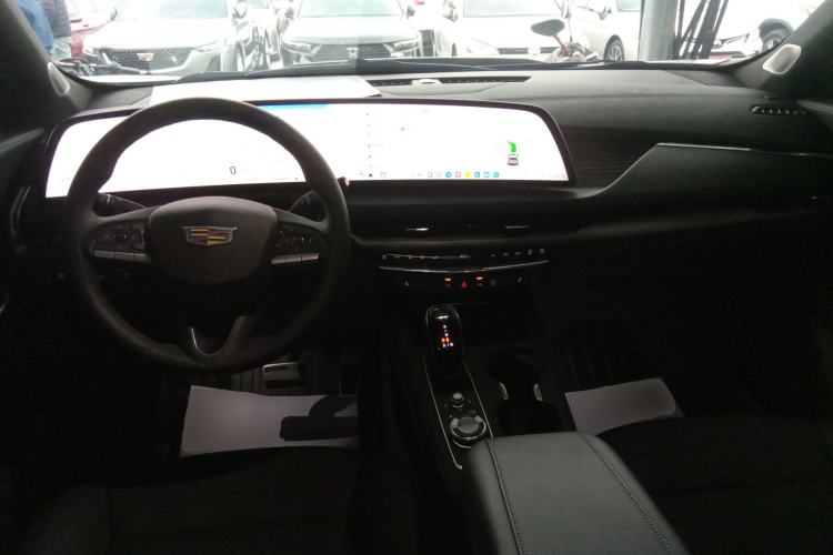 Used Cadillac XT4 2024 Facelift 28T Two-Wheel-Drive Luxury Version Center Console