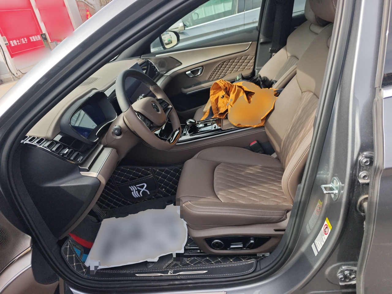 Переднее сиденье в автомобиле