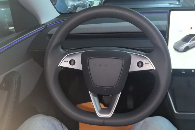 Used Tesla Model Y 2025 Rear-Wheel-Drive Version