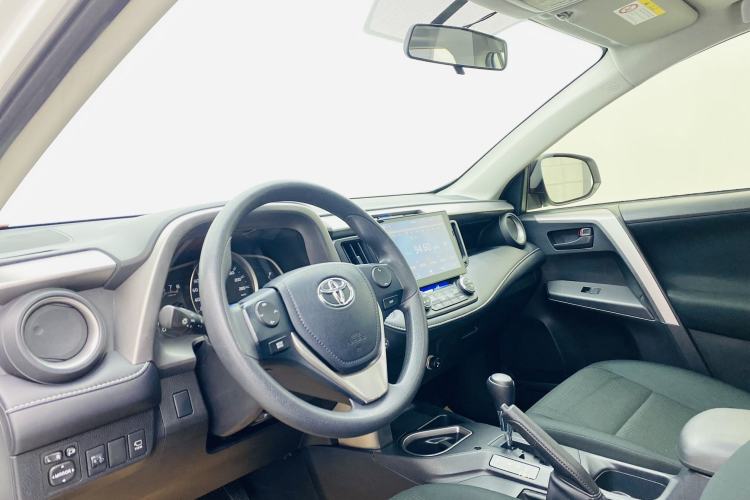 Used Toyota RAV4 2016 2.0L CVT Two-Wheel Drive Fashion Edition China V Standard