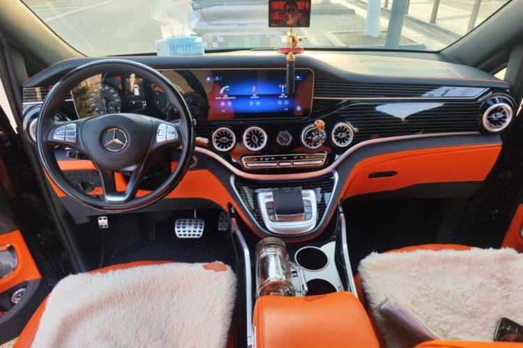 Used Mercedes-Benz Vito 2023 2.0T Business Version 7 Seats Center Console