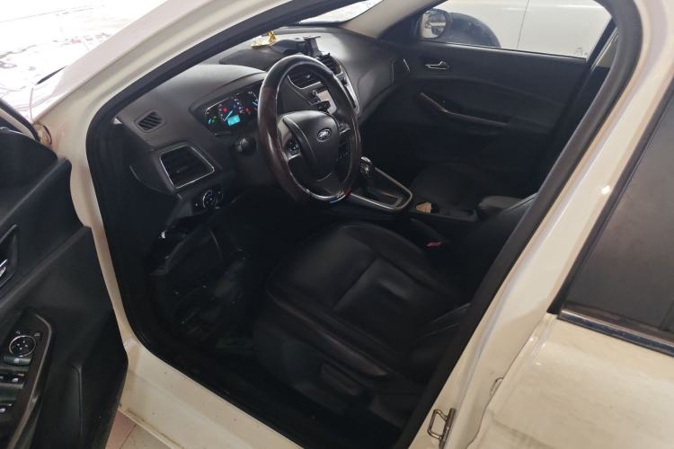 Used Ford Escort 2015 1.5L Automatic Fashion Model Left Front Seat