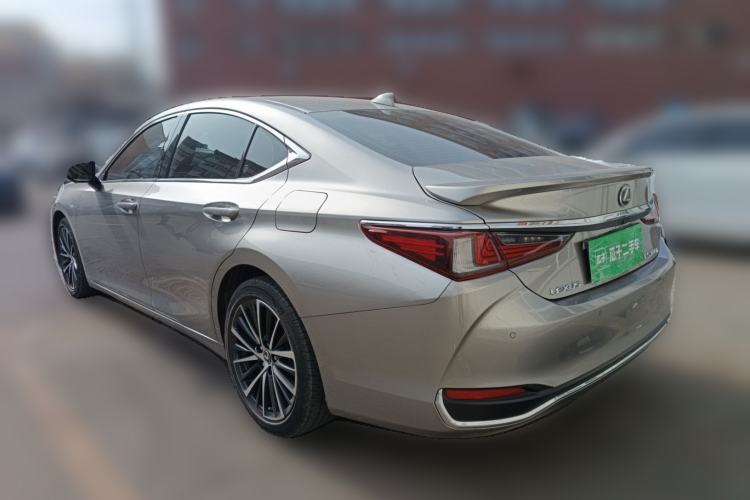 Used Lexus ES 2022 300h Deluxe Edition
