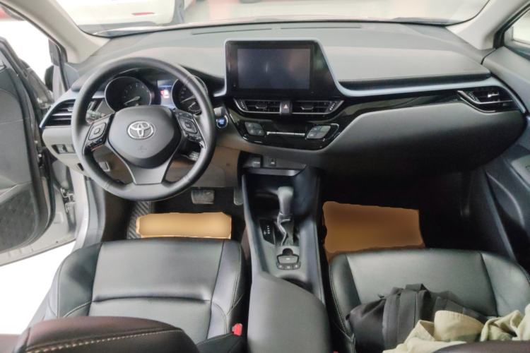 Used Toyota IZOA 2021 2.0L Enjoy Edition Center Console