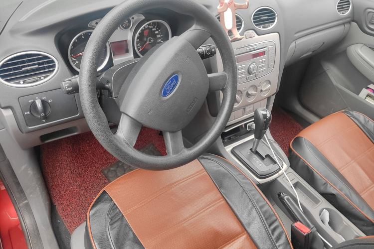 Used Ford Focus 2013 Hatchback Classic 1.8L Automatic Base Model Center Console