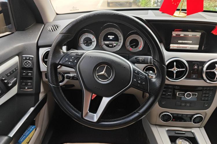 Used Mercedes-Benz GLK-Class 2013 GLK 300 4MATIC Dynamic Sunroof Model