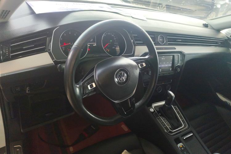 Used Volkswagen Magotan 2017 280TSI DSG Leading Edition Center Console