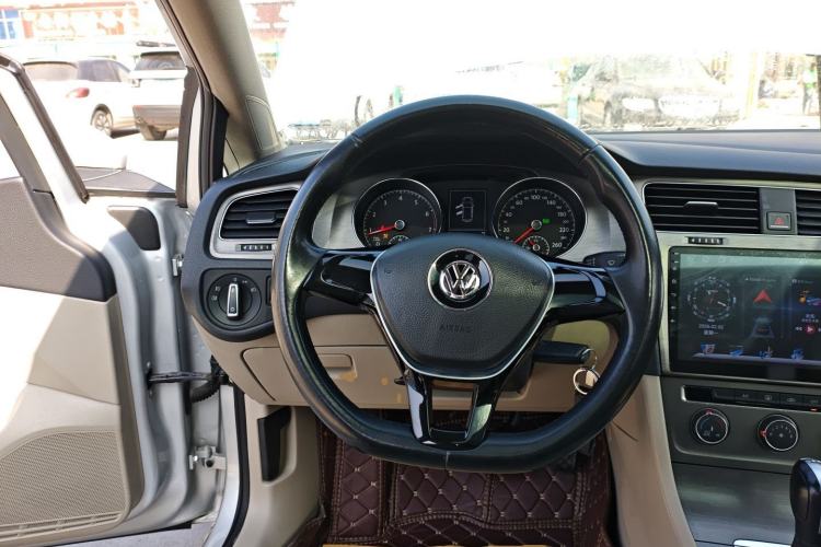 Used Volkswagen Golf 2015 1.4TSI Automatic Comfort Model
