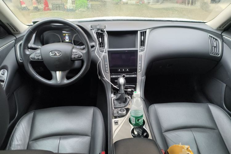 Used Infiniti Q50L 2016 2.0T Enjoyment Edition Center Console