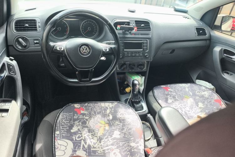 Used Volkswagen Polo 2016 1.6L Automatic Comfort Model Center Console