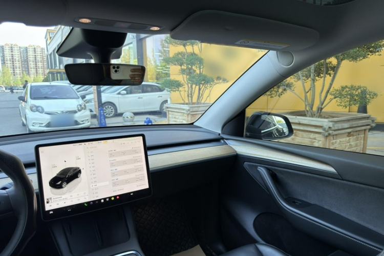 Used Tesla Model Y 2022 Rear-Wheel-Drive Version Interior 1