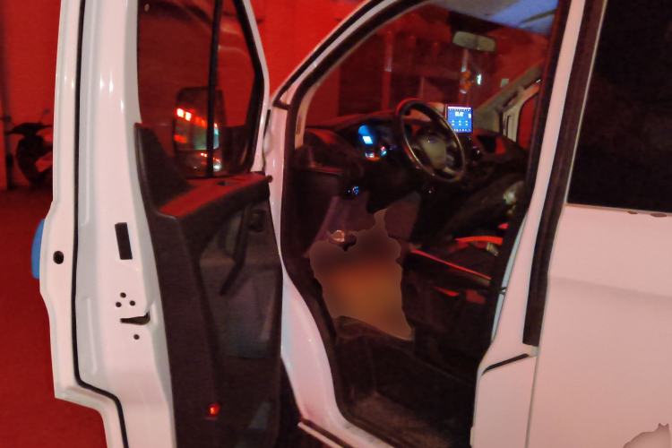 Used Ford Transit 2020 2.0T Diesel Multi-Function Commercial Vehicle Mid-Chassis Low-Roof Design with Dual Rear Doors Emission Standard China V
