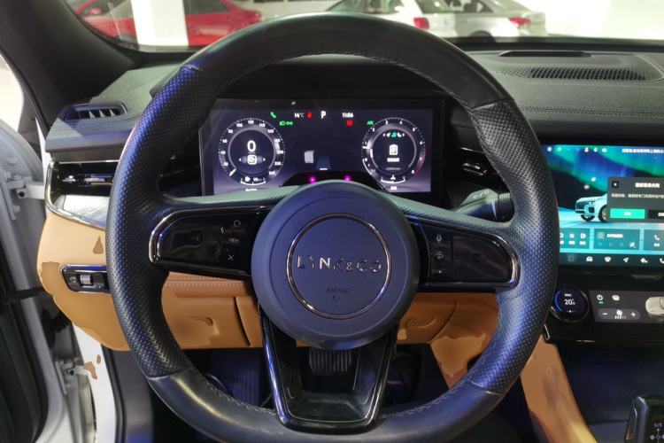 Used Lynk & Co 09 2021 2.0T Halo Six-Seater