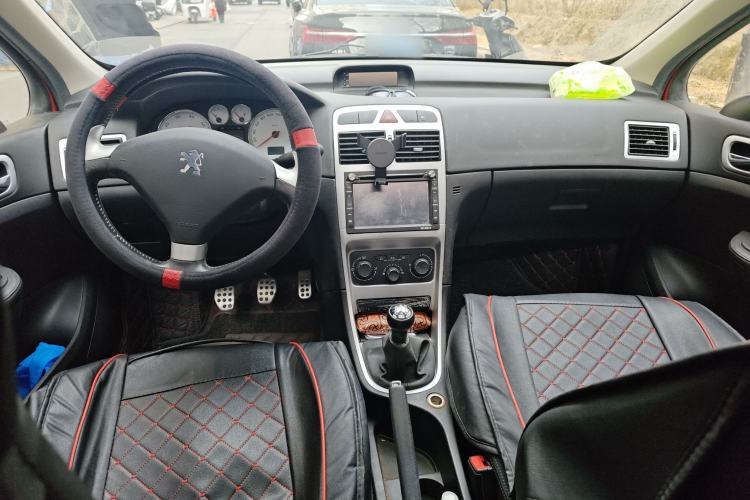 Used Peugeot 307 2012 1.6L Manual CROSS Center Console