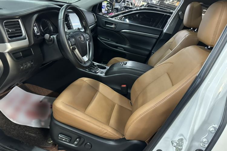 Used Toyota Highlander 2018 2.0T Four-Wheel Drive Knight Edition 7 Seats China VI Standard Interior 1