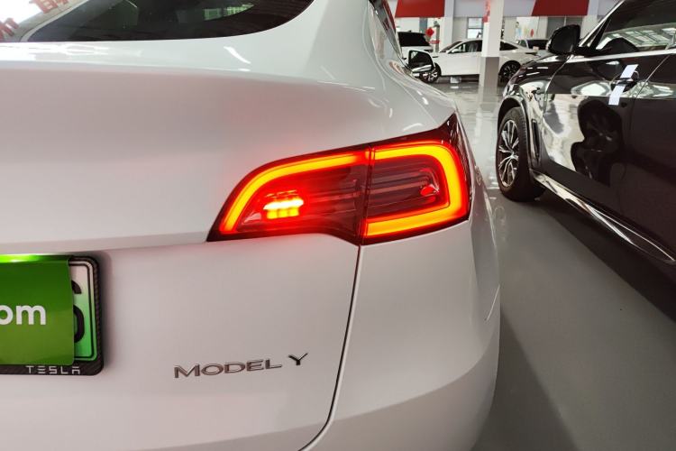 Used Tesla Model Y 2024 Rear-Wheel-Drive Version Exterior 3