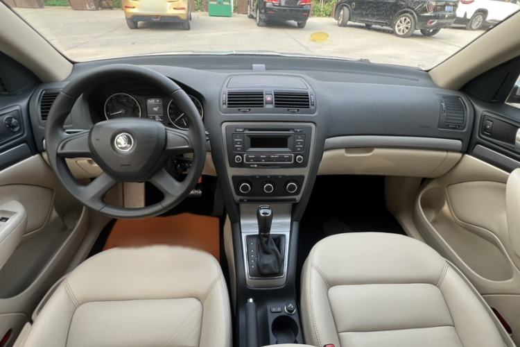 Used Skoda Octavia 2015 Classic Model 1.6L Automatic Yijie Version
