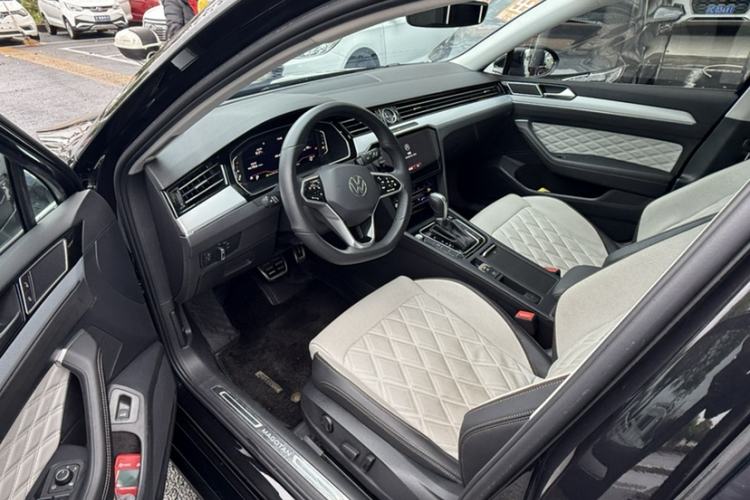 Used Volkswagen Magotan 2023 2 Million Units Commemorative Edition 330TSI DSG Luxury Version Interior 3