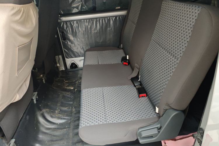 Used Wuling Zhiguang 2023 1.5L Practical Version 5/7 Seats Left Rear Seat