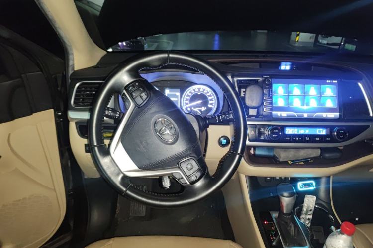 Used Toyota Highlander 2018 2.0T Four-Wheel Drive Luxury Version 7 Seats China VI Standard
