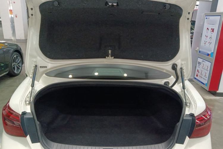 Used Infiniti Q50L 2018 2.0T Enjoyment Version China VI Standard Trunk